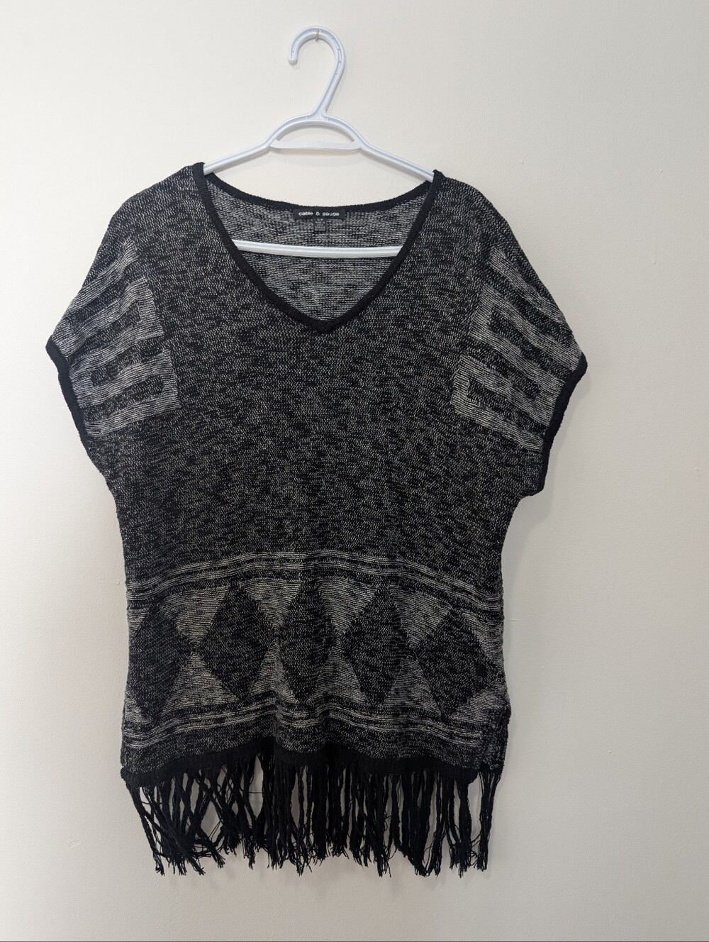 Black Gray Fringe Hem Geometric Aztec Knit V-Neck Sweater Top Boho Festival S